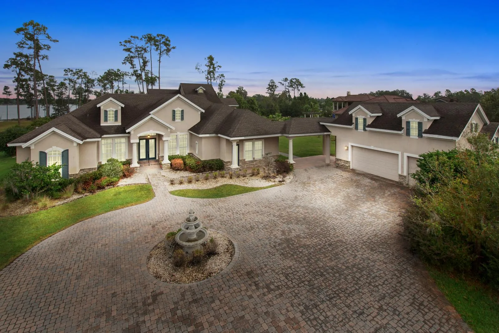 Lake Hendon Estate Facade